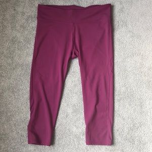 Fabletics Midrise Crop Legging